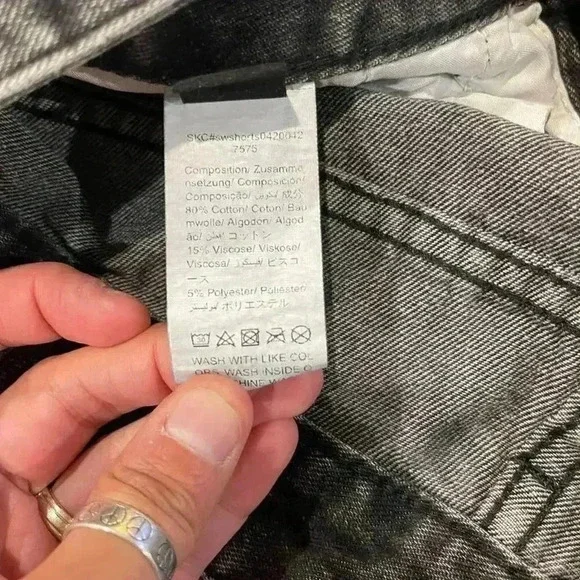 Shein Shorts Women's Size 6 Faded Weathered Black Denim High-Rise Rolled Cuffs - Picture 6 of 6